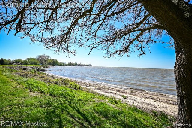 4318 Avenue F, Newport, MI 48166