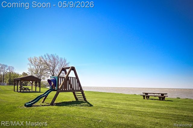 4318 Avenue F, Newport, MI 48166