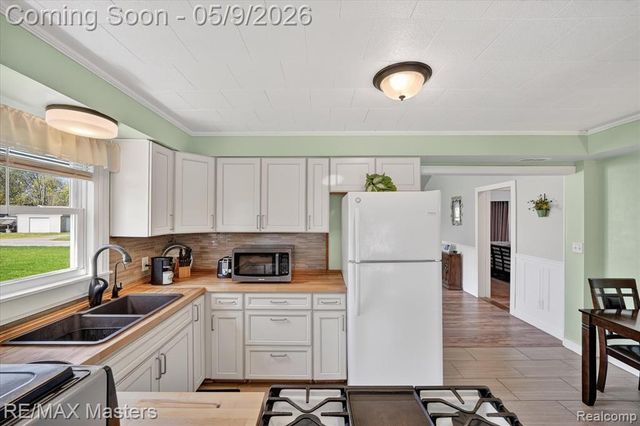 4318 Avenue F, Newport, MI 48166