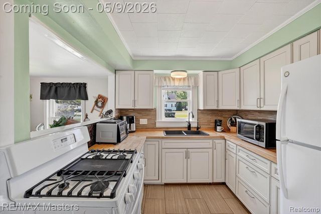 4318 Avenue F, Newport, MI 48166