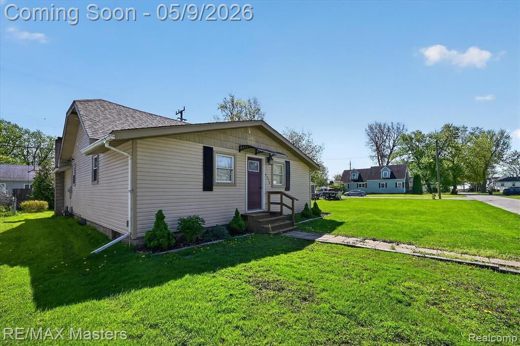 4318 Avenue F, Newport, MI 48166