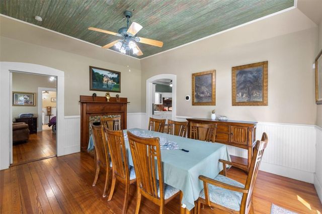 208 Avenue G, Johnson City, TX 78636