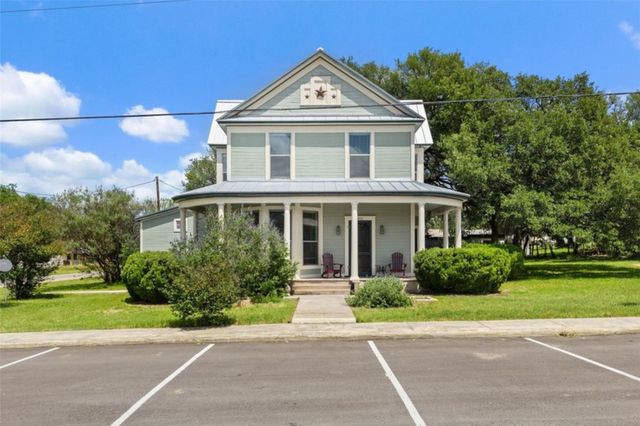 208 Avenue G, Johnson City, TX 78636