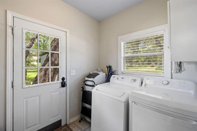 208 Avenue G, Johnson City, TX 78636