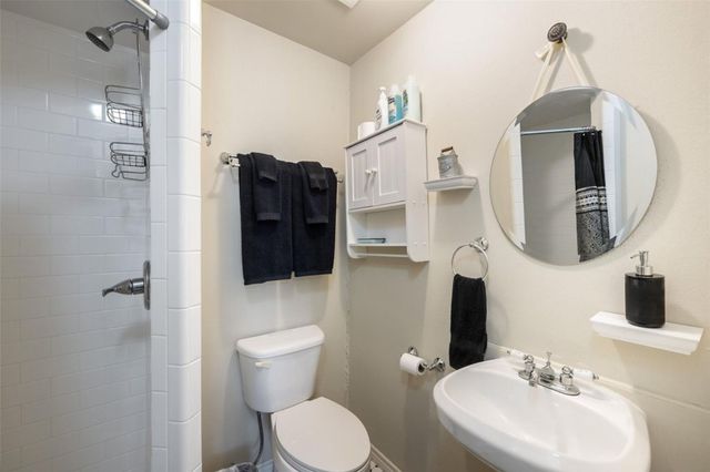 208 Avenue G, Johnson City, TX 78636