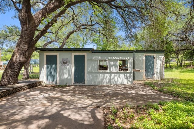 208 Avenue G, Johnson City, TX 78636