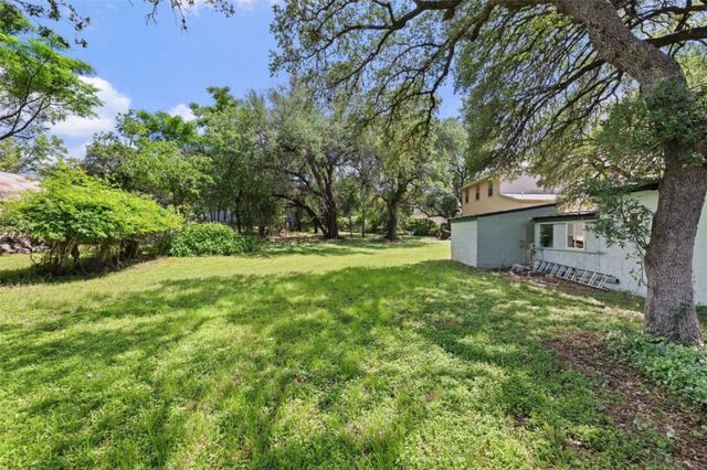 208 Avenue G, Johnson City, TX 78636
