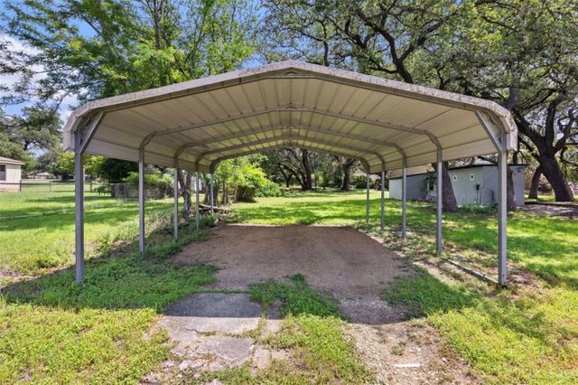 208 Avenue G, Johnson City, TX 78636
