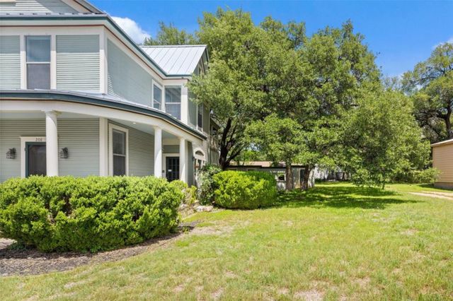 208 Avenue G, Johnson City, TX 78636
