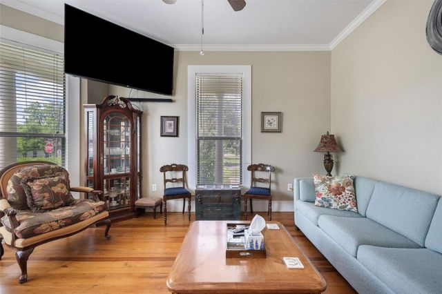 208 Avenue G, Johnson City, TX 78636