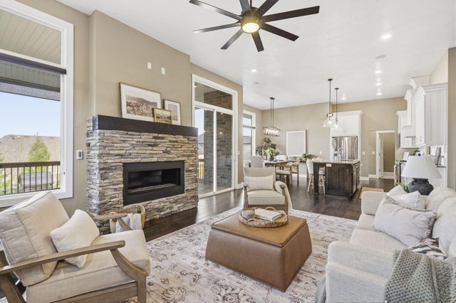 727 S Hickory Drive, Springfield, MO 65809