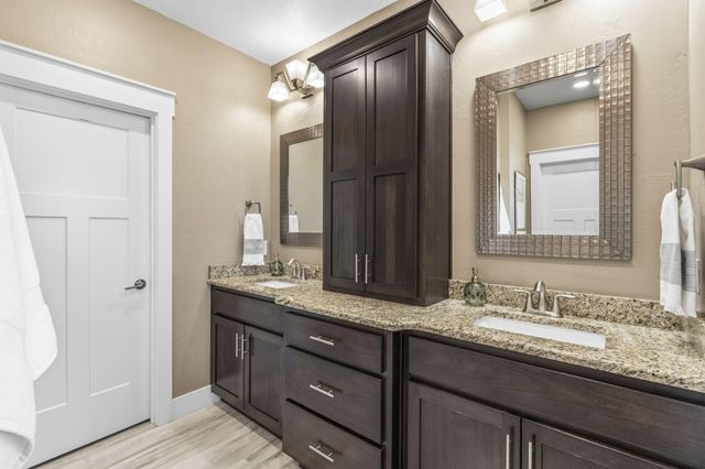 727 S Hickory Drive, Springfield, MO 65809