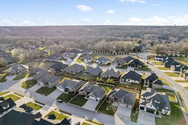 727 S Hickory Drive, Springfield, MO 65809