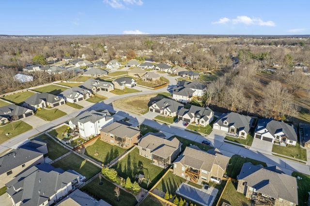 727 S Hickory Drive, Springfield, MO 65809