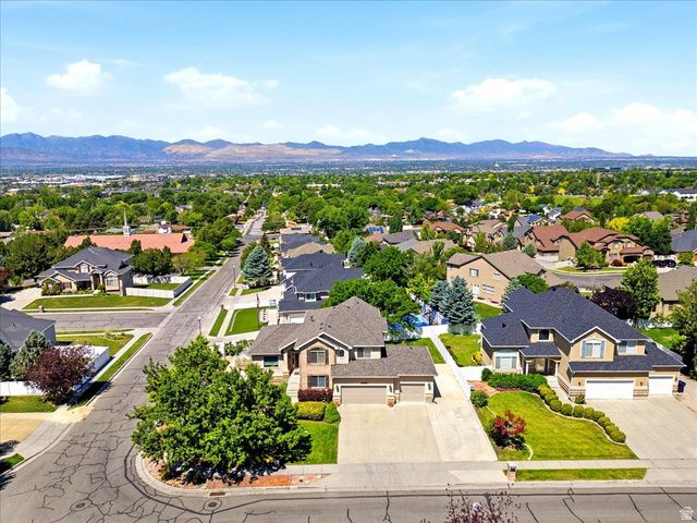 11566 S SUNBURN LN, Sandy, UT 84094