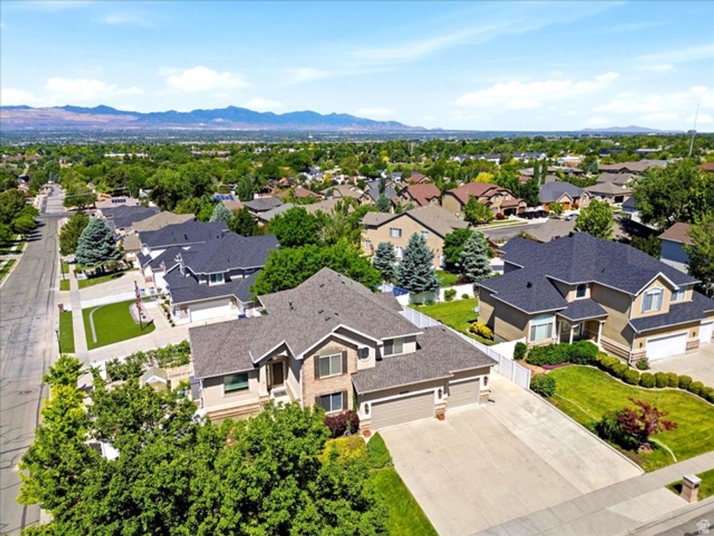 11566 S SUNBURN LN, Sandy, UT 84094