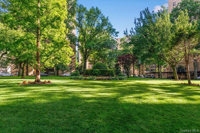 6 Fordham Hill Oval 12h, Bronx, NY 10468