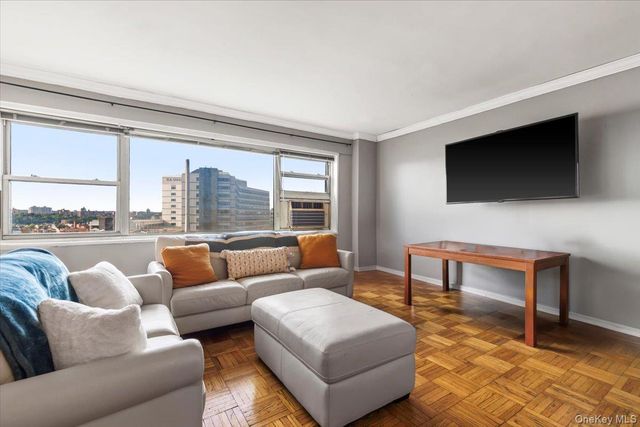 6 Fordham Hill Oval 12h, Bronx, NY 10468