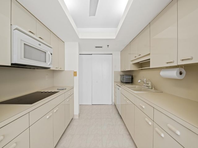 3115 S Ocean Boulevard 901, Highland Beach, FL 33487