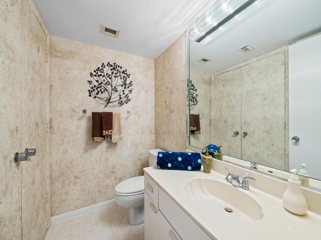 3115 S Ocean Boulevard 901, Highland Beach, FL 33487