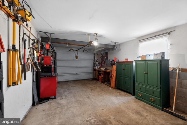2055 JOHNSTON DR, Bethlehem, PA 18017