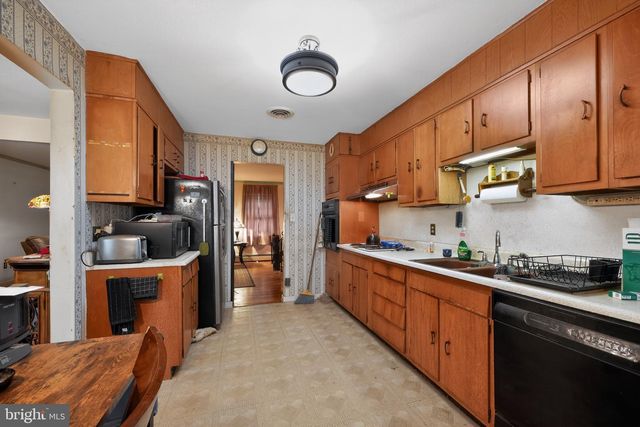 2055 JOHNSTON DR, Bethlehem, PA 18017