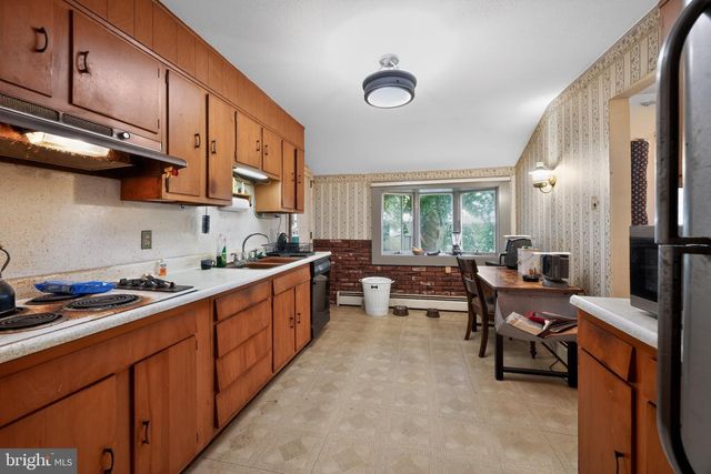 2055 JOHNSTON DR, Bethlehem, PA 18017
