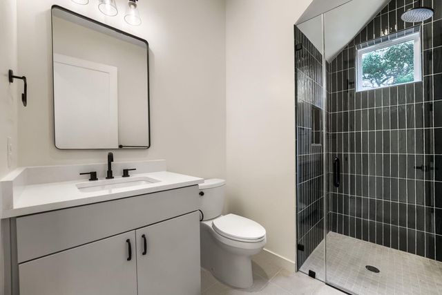 3204 Overcup Oak DR B, Austin, TX 78704