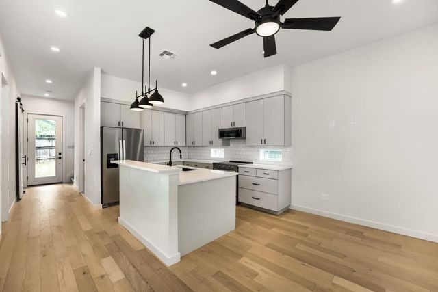 3204 Overcup Oak DR B, Austin, TX 78704