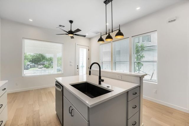 3204 Overcup Oak DR B, Austin, TX 78704