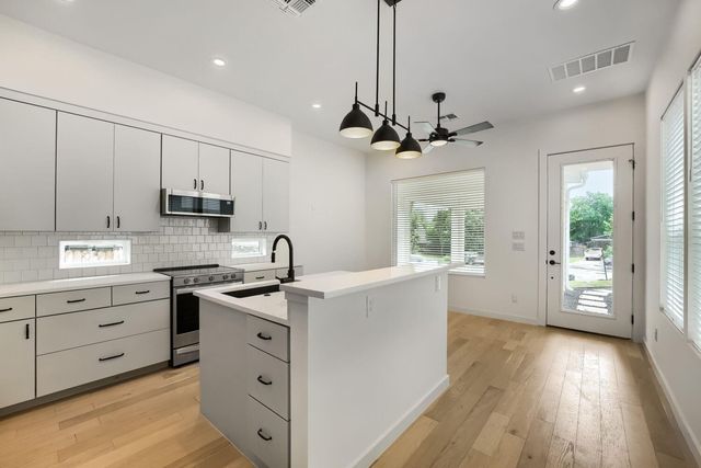 3204 Overcup Oak DR B, Austin, TX 78704