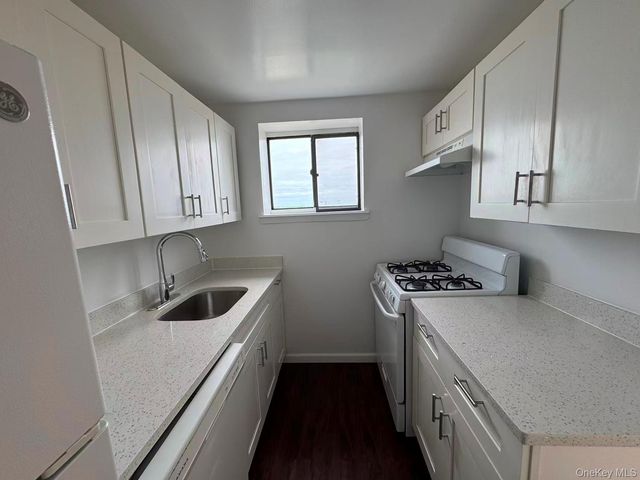 145-18 34th Ave 8D, Flushing, NY 11354