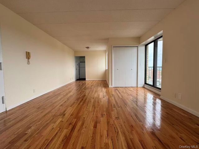 145-18 34th Ave 8D, Flushing, NY 11354
