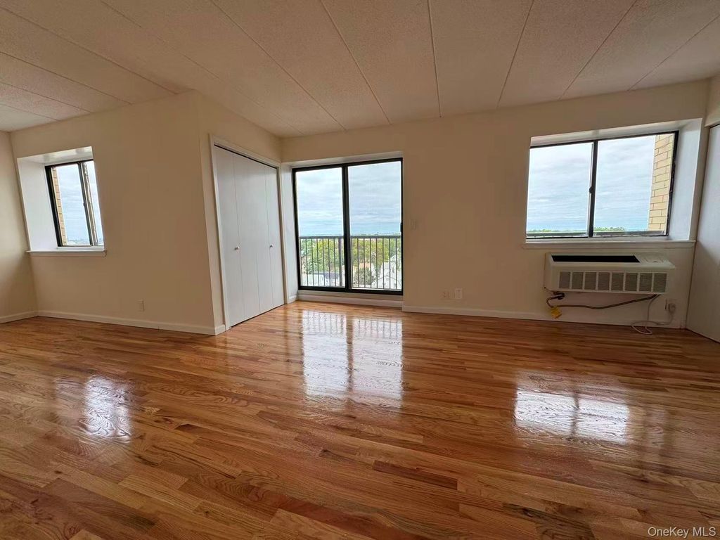 145-18 34th Ave 8D, Flushing, NY 11354