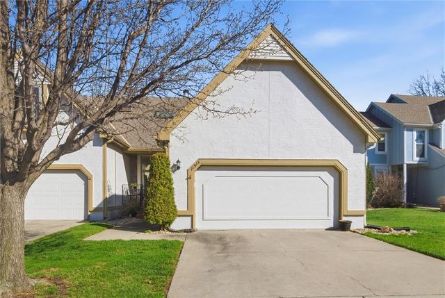 11915 Grandview Street, Overland Park, KS 66213