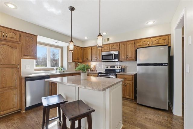 11915 Grandview Street, Overland Park, KS 66213