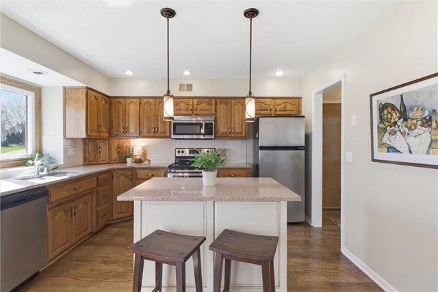 11915 Grandview Street, Overland Park, KS 66213