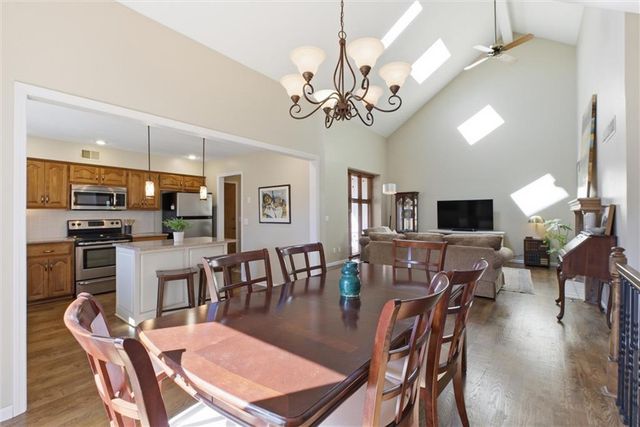 11915 Grandview Street, Overland Park, KS 66213