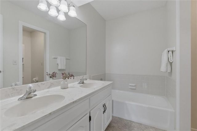 11915 Grandview Street, Overland Park, KS 66213