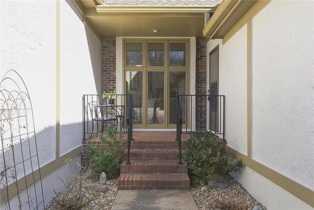 11915 Grandview Street, Overland Park, KS 66213