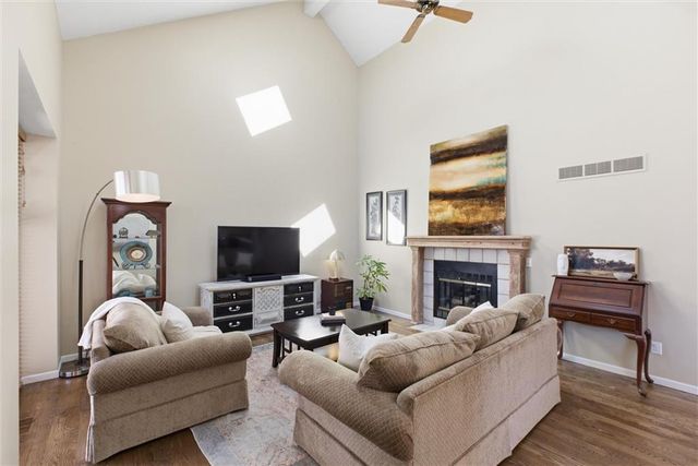 11915 Grandview Street, Overland Park, KS 66213