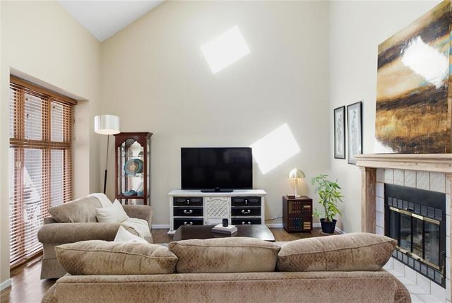 11915 Grandview Street, Overland Park, KS 66213