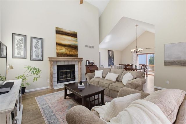 11915 Grandview Street, Overland Park, KS 66213