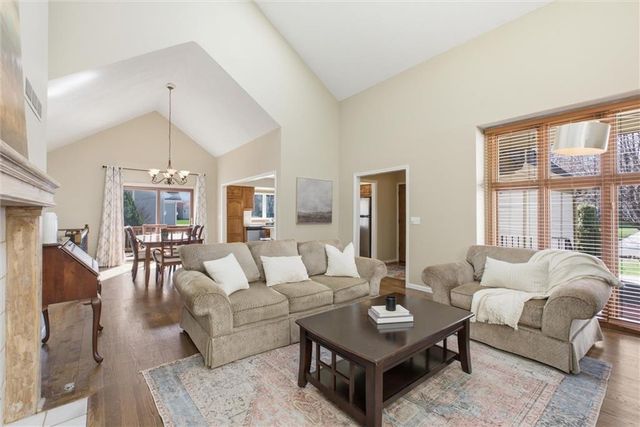 11915 Grandview Street, Overland Park, KS 66213