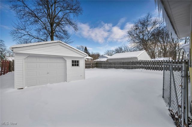 10293 Greenview Drive, Columbia Station, OH 44028