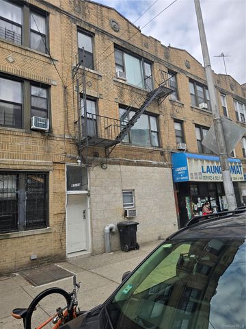 63 10 39th Ave, Woodside, NY 11377