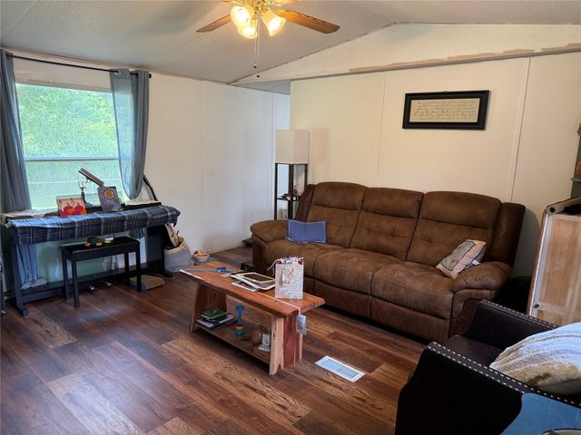 276 CR 3201, Jacksonville, TX 75766