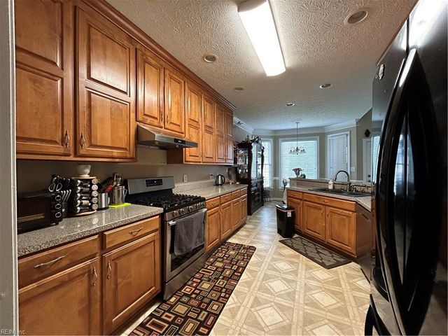109 Sheldon CT, Yorktown, VA 23693