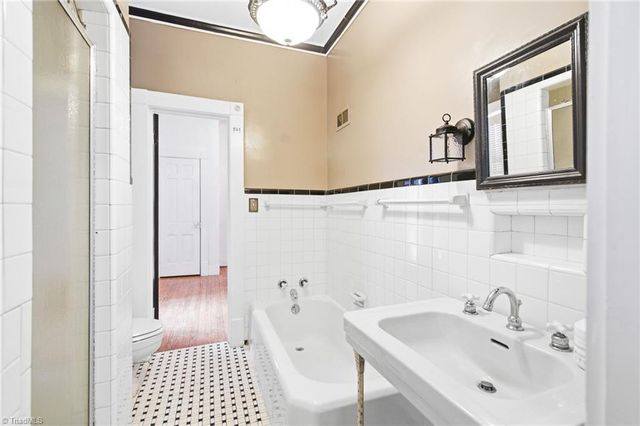 916 W Davis Street, Burlington, NC 27215