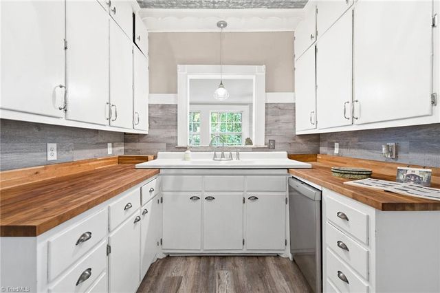 916 W Davis Street, Burlington, NC 27215